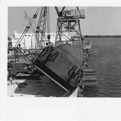 PBI Gantry Crane beginning to Flip 95' Tug Hull