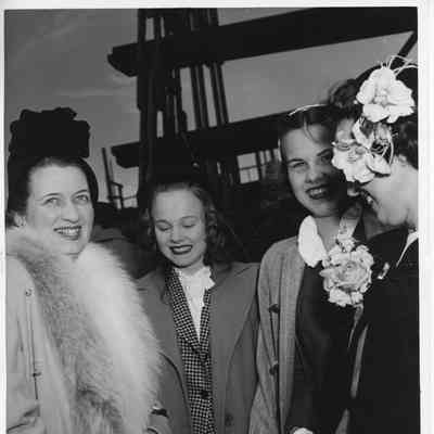 Patsy and Suzanne Smith with two women