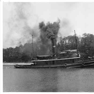 Tugboat John Roen in Sturgeon Bay Ship Canal