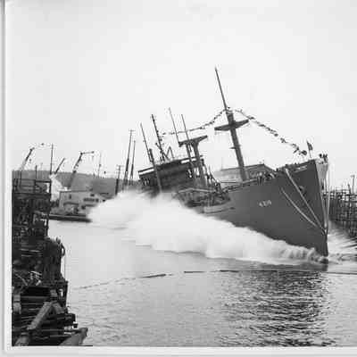 K-218 Washtenaw launching at Leathem D. Smith Shipbuilding co.