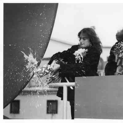 Woman christening La Foca