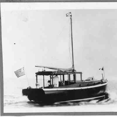 Pleasure craft constructed at Sturgeon Bay Boat Works underway