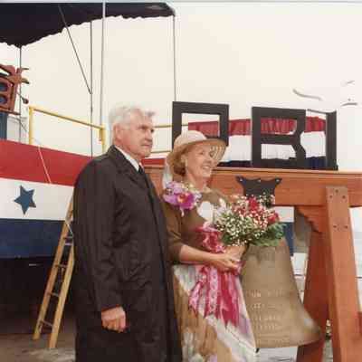 Couple at MCM-1 USS Avenger launch