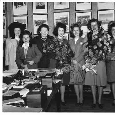 Alva Smith with six women in L.D. Smith Shipbuilding Office