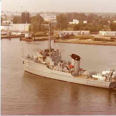 PBI Navy Ship MSC-324 / M-416 Al-Wadeeah underway Port aft view