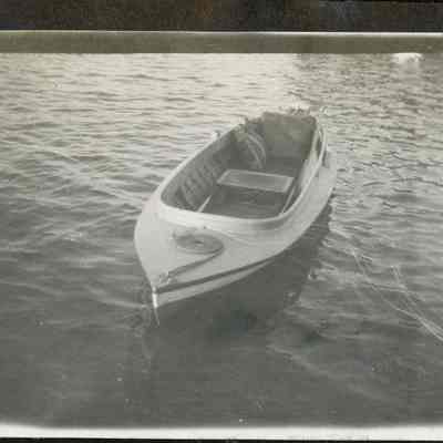 Fed Hotz's duck boat at Fish Creek 1924