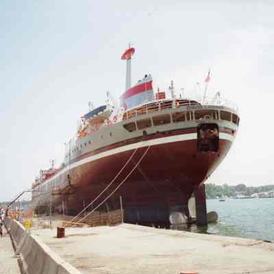 Edward L. Ryerson docked at Bay Shipbuilding 2002