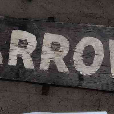Arrow Nameboard