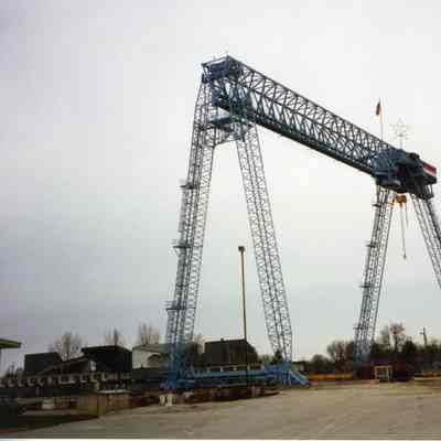 Big Blue gantry crane at Bay Shipbuilding 2002