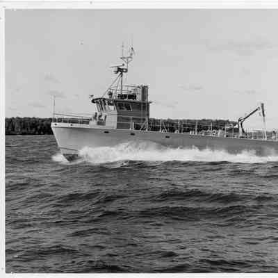 65' torpedo retriever underway