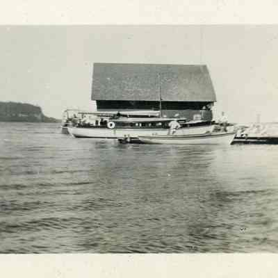 Several boats docked at Anderson Dock 1916
