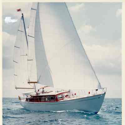 Starboard view of Isanti under sail