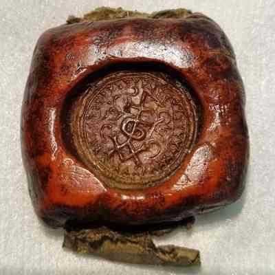 Wax Seal of Sir Stephen Jenyns including his merchants mark: Reproduced with permission from The National Archive ©