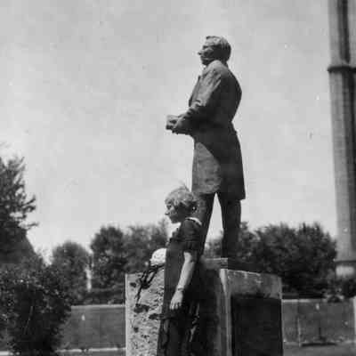 Statue of Smith