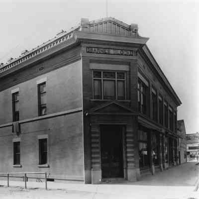 Barnes Block Building
