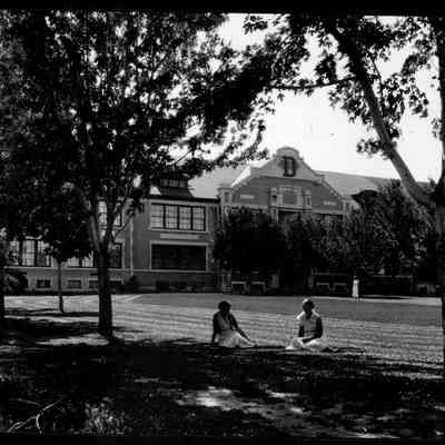 Davis High School Lawn