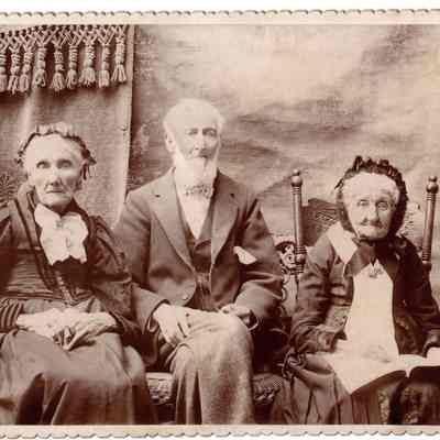 Hyde, Rosel and Mary Ann with Hannah Sheckles Symmons