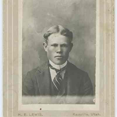 Smith, Hubert - Portrait