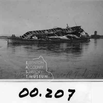 W.R. Todd wreck in 1912. Shows front of steamboat.