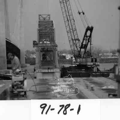 Beginning destruction of green bridge between Kennewick & Pasco