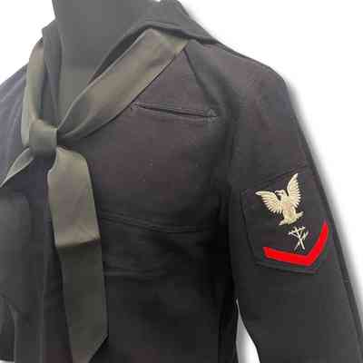 The sleeve of this U.S. Navy uniform indicated the sailor was a aviation machinist mate, one chevron indicates an E-5 rank.