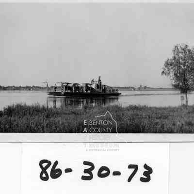 Wanista Ferry approaching Kennewick, Pasco, ferry approaching Kennewick landing. Sequence with .074 and .075