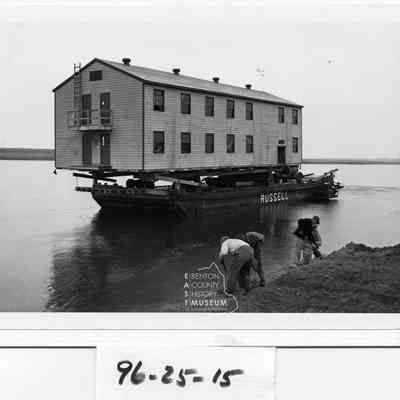 Hanford Project & Rivers, Dormitory building being barged on Columbia river