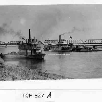 Twin Cities, Steamer, unloading freight at Kennewick Dock.