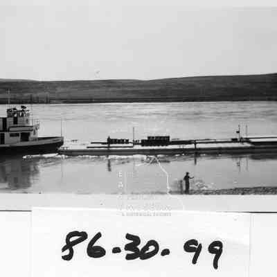 Gas Barge on Columbia near Hover across the River from Attalia. 4 men on barge, 2 fishermen on shore. No ID's