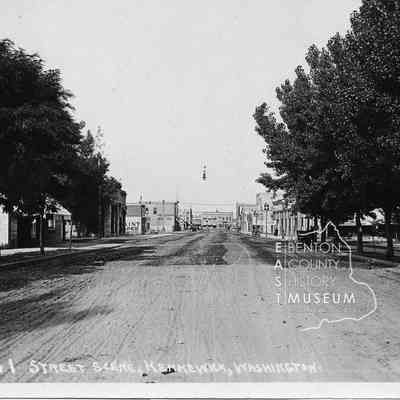 Kennewick Ave. "Main Street" showing shade trees on each side of Kennewick Ave.