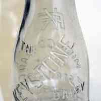          pint bottle, front
   