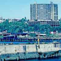          32 Weehawken Cove
   