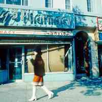          20 Kay's Pharmacy
   