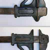          detail both sides of jaws with window for reading scale
   