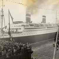 Image: S.S. Washington, United States Lines, leaving New York on her maiden voyage, New York, 1933.