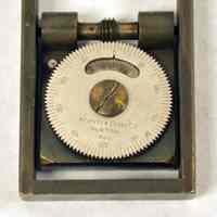          detail front dial
   
