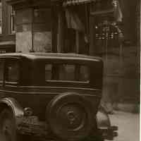          photo 3, detail right: florist at 525 Adams St.
   