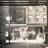          photo 2, detail center:
   