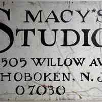 Sign: Macy