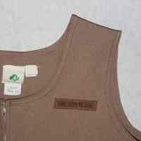          detail upper left shoulder
   