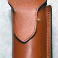          detail pouch flap
   
