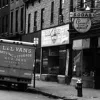          detail 1: L&L Vans, 211 First St.; Dyson's Lunch, Pierre's French Ice Cream
   