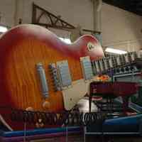          0294 Gibson guitar float
   