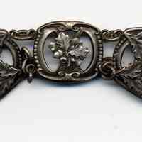          front detail, top links
   