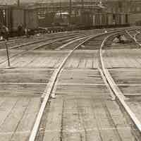          detail center: stanchions & ropes; white line
   