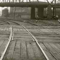          detail center: ropes & stanchions in middle of Willow Ave. at crossing
   