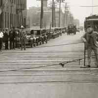          detail center right: man with stanchion center Willow Ave.; note white line
   