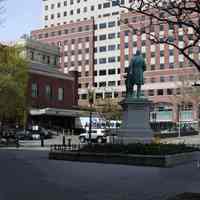          04 view of statue in relation to Post Office (right)
   