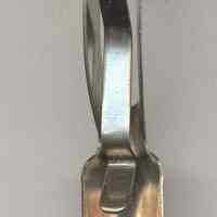          bottom view of pen holder; bottom end to be inserted in pen handle
   