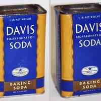 Box: Davis Bicarbonate of Soda. Baking Soda. 1 lb. Made by R.B. Davis Co., Hoboken. N.d., ca. 1935-1945.